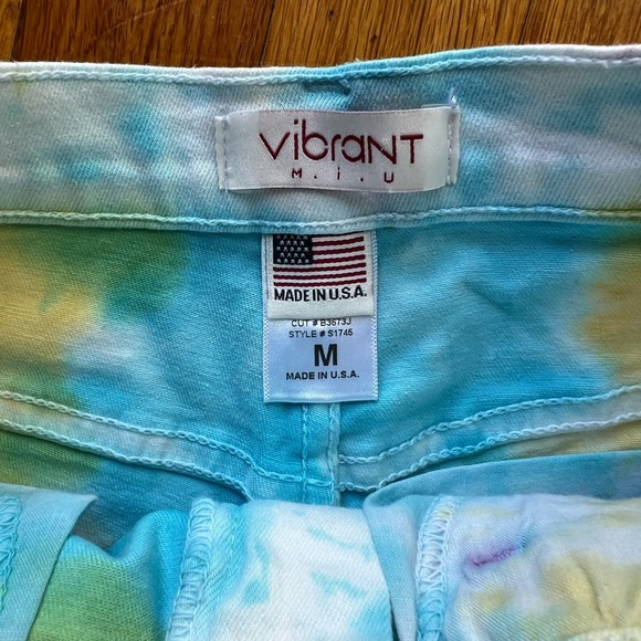 Vibrant MIU Size Medium Tie Dye Distressed Shorts - Picture 3 of 5